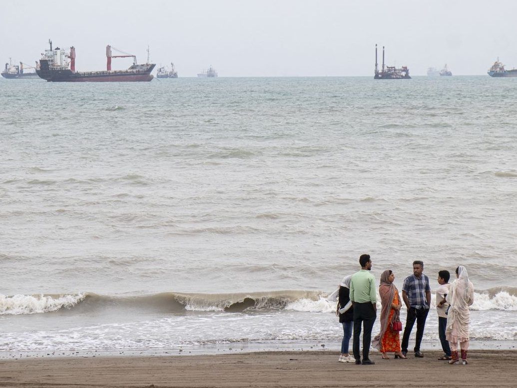 IRAN WAR UPDATES: Iran’s top diplomat set to travel to Pakistan, raising hope for renewed talks to end war