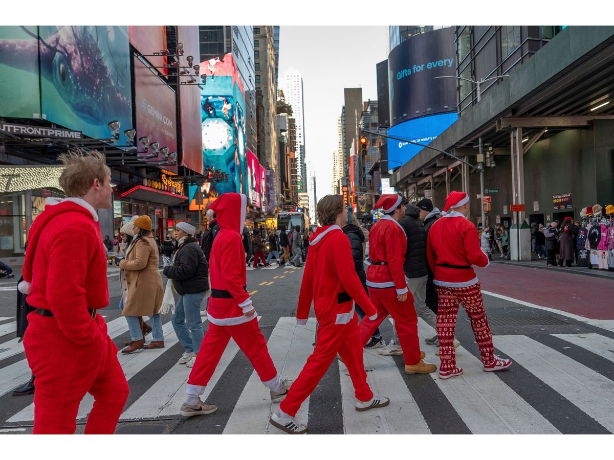 Popular NYC SantaCon charity fundraiser more con than Kris Kringle, authorities say