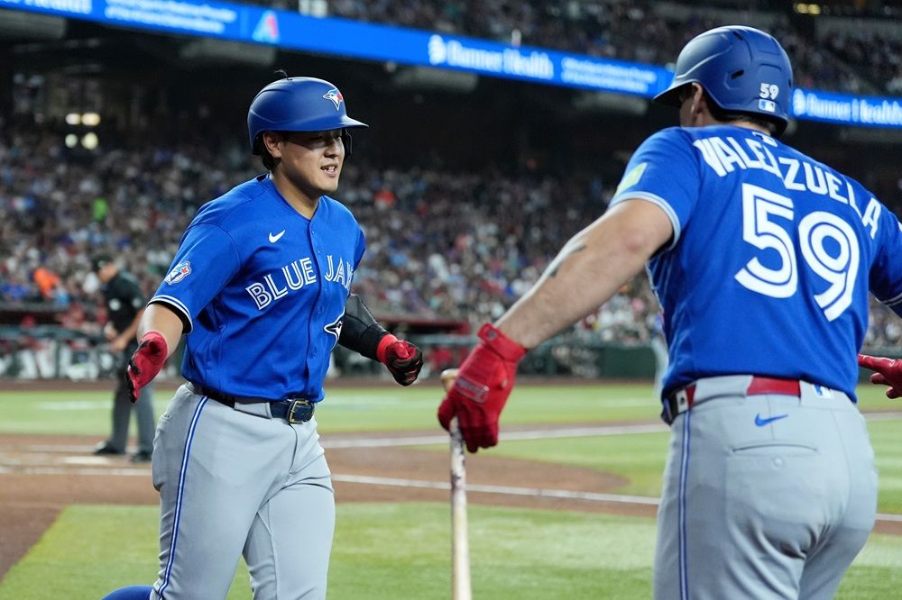 Blue Jays bats erupt as losing streak snapped in desert