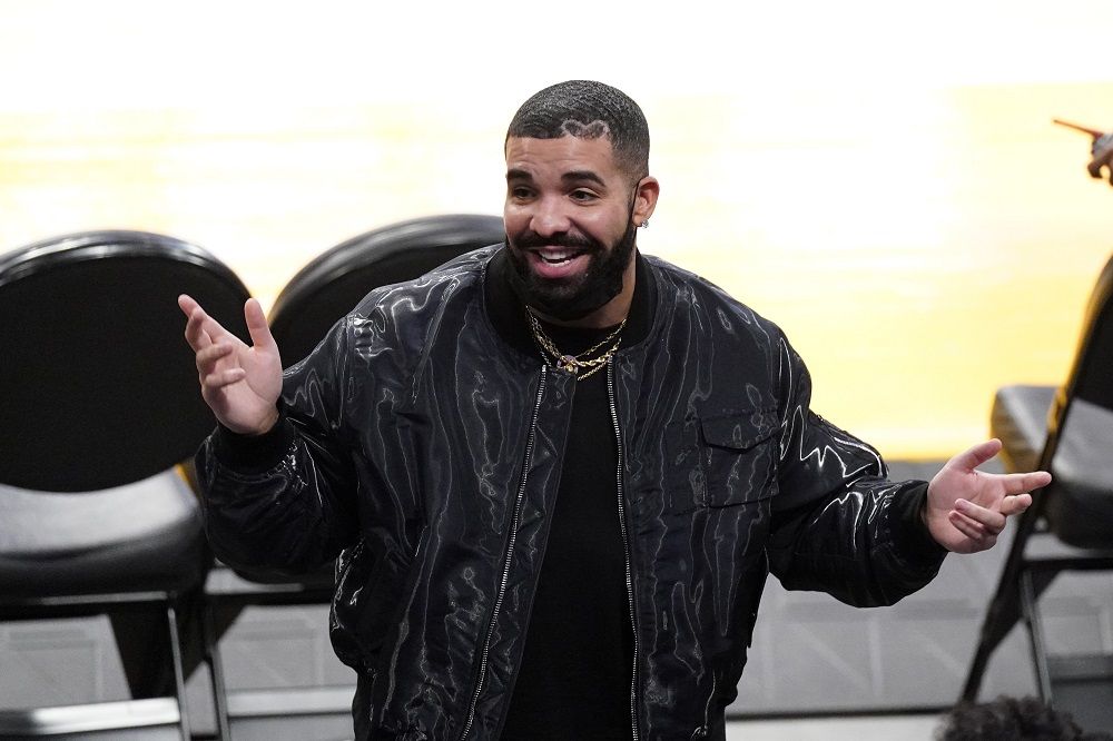Drake promotes new album with icy downtown stunt