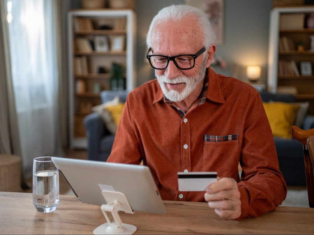 DEAR ABBY: Man’s online shopping drains coffers and wife’s patience