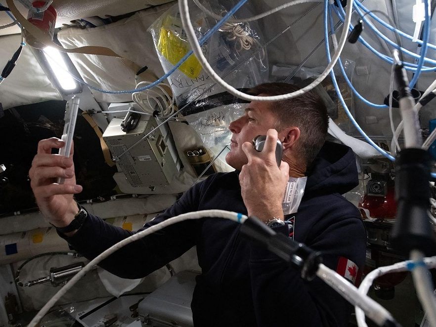 Canadian astronaut Jeremy Hansen, Artemis II crew make space travel history