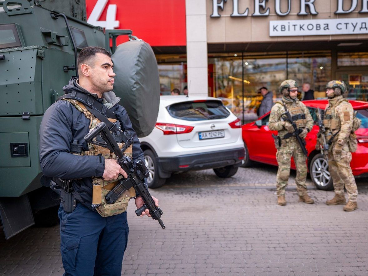 Ukrainian police shoot gunman who killed six and took hostages in supermarket
