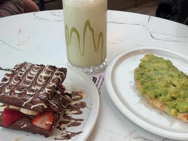  Desserts and a drink from Choco Choo in Toronto. (Instagram)