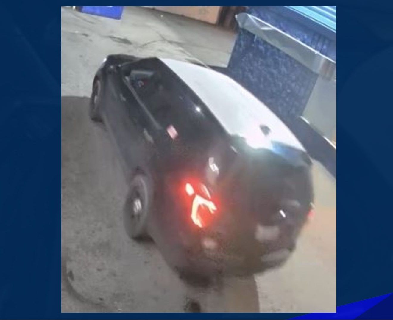 Fake undercover cop wanted for robbing people in Hamilton