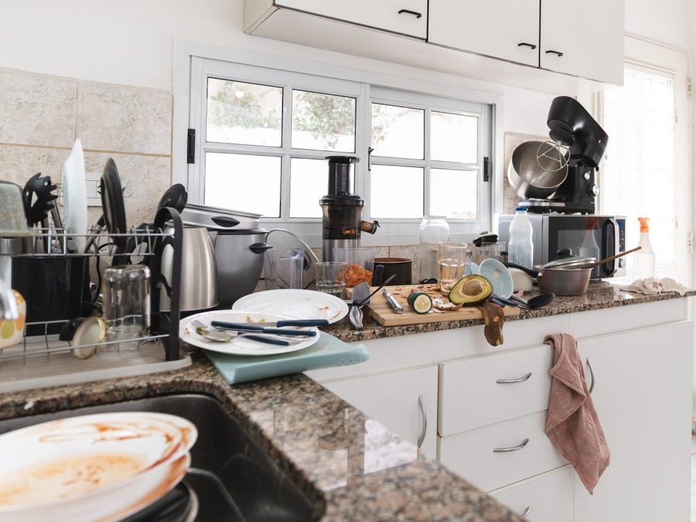 DEAR ABBY: Grandma can’t stand the chaotic mess of family’s home