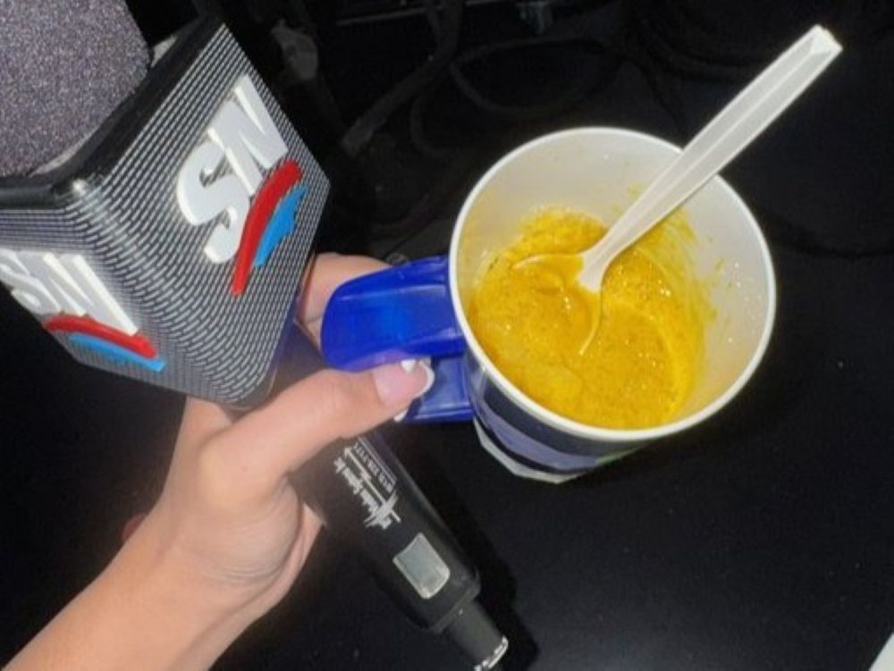 Sportsnet reporter Anna Dua goes viral with choice of mid-game snack