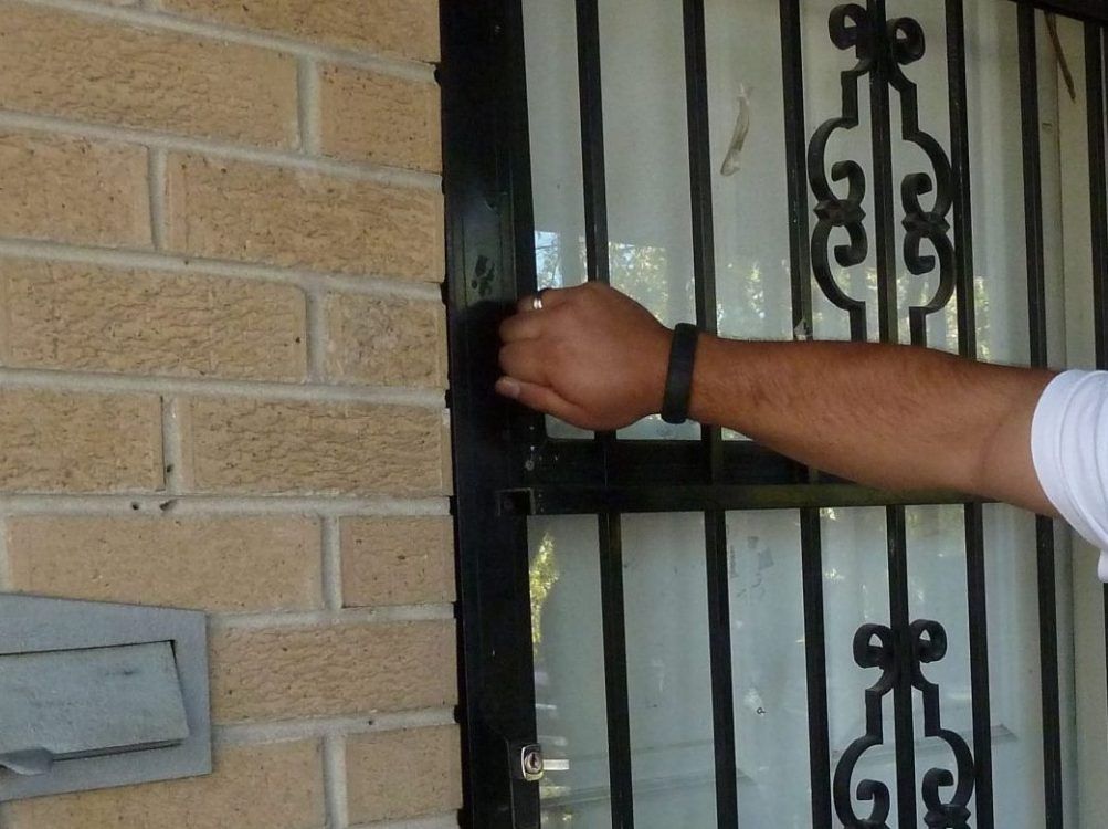 DEAR ABBY: Bothersome man won’t leave neighbour alone