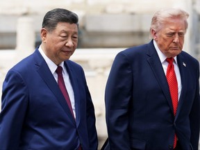 U.S. President Donald Trump (right) and Chinese President Xi Jinping