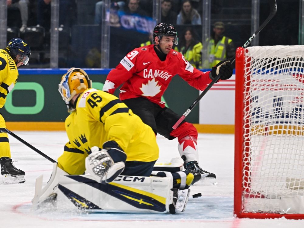 Maple Leafs past and present shine as Canada beats Sweden at world championship