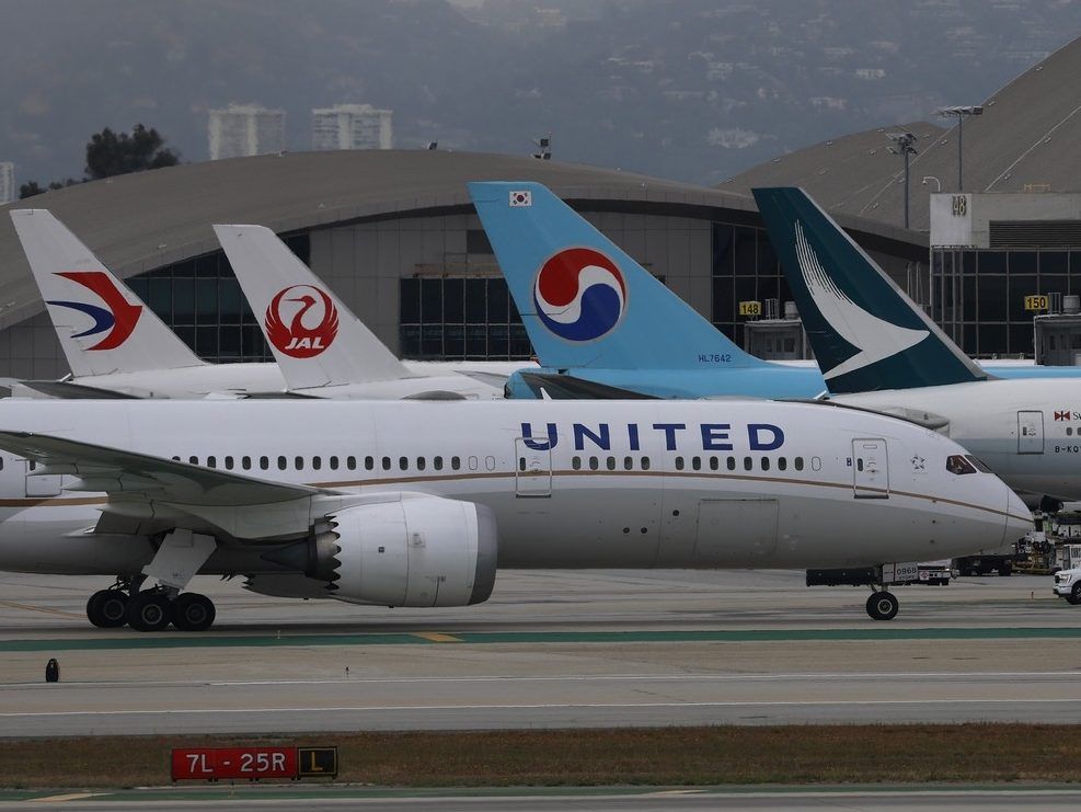 United Airlines flight hits light pole, bakery truck on turnpike during Newark landing