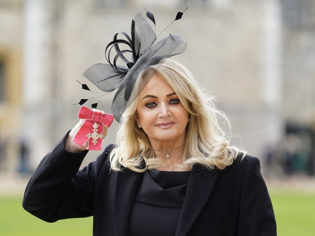Bonnie Tyler, singer of Total Eclipse of the Heart, in induced coma in Portugal