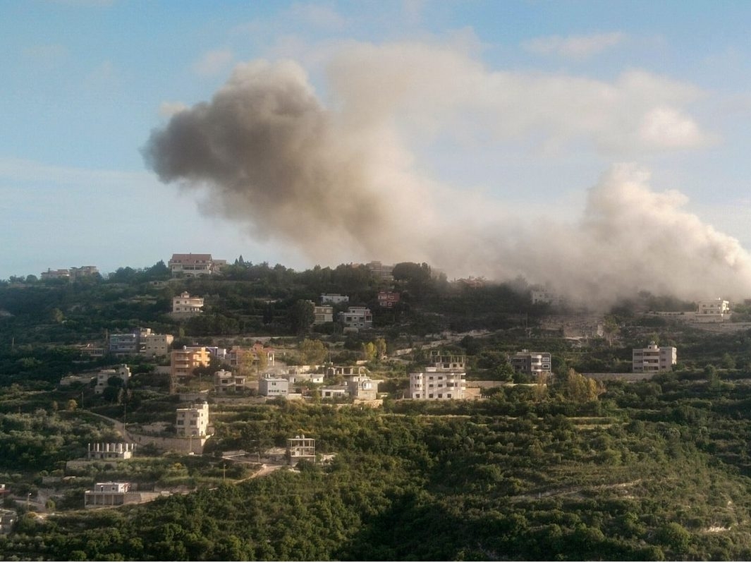 Smoke rises from the site of an Israeli airstrike that targeted the village of Deir Qanoun al-Nahr in southern Lebanon on May 19, 2026.