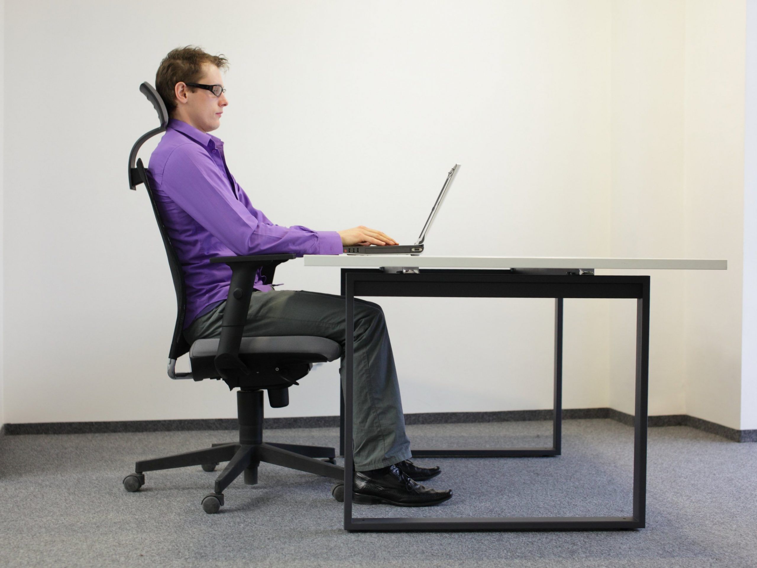 correct sitting position at laptop