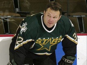 Claude Lemieux in a Dallas Stars uniform.