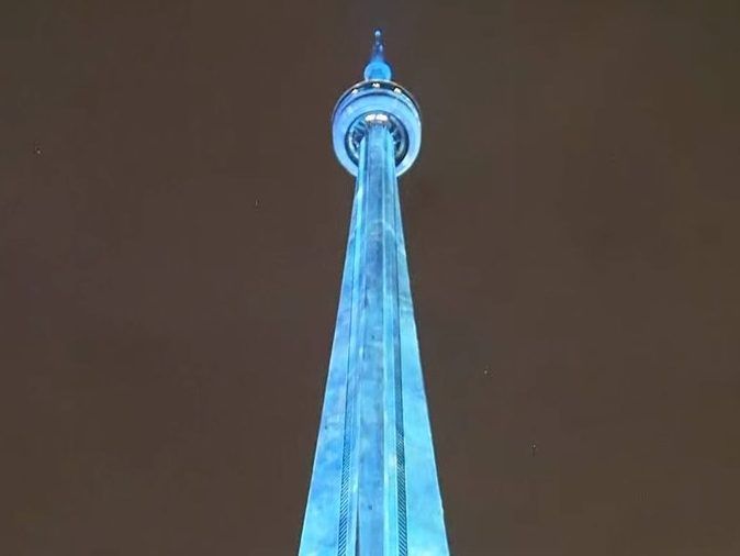 WARMINGTON: Drake ‘freezes’ CN Tower to launch his new Iceman album