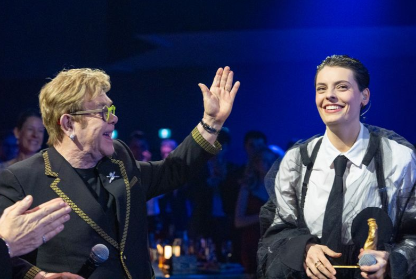  Elton John awarded mezzo soprano Emily D’ Angelo with the $25,000 Glenn Gould Protege prize at a gala held in Toronto on Saturday night. SHAWN GOLDBERG PHOTO 