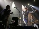 The Tragically Hip מבצעים את Rexall Place באדמונטון ביום חמישי, 28 ביולי, 2016.