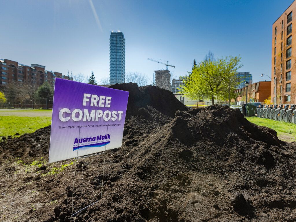 Signs, ‘shadow campaigns’ give Toronto council’s incumbents a leg up