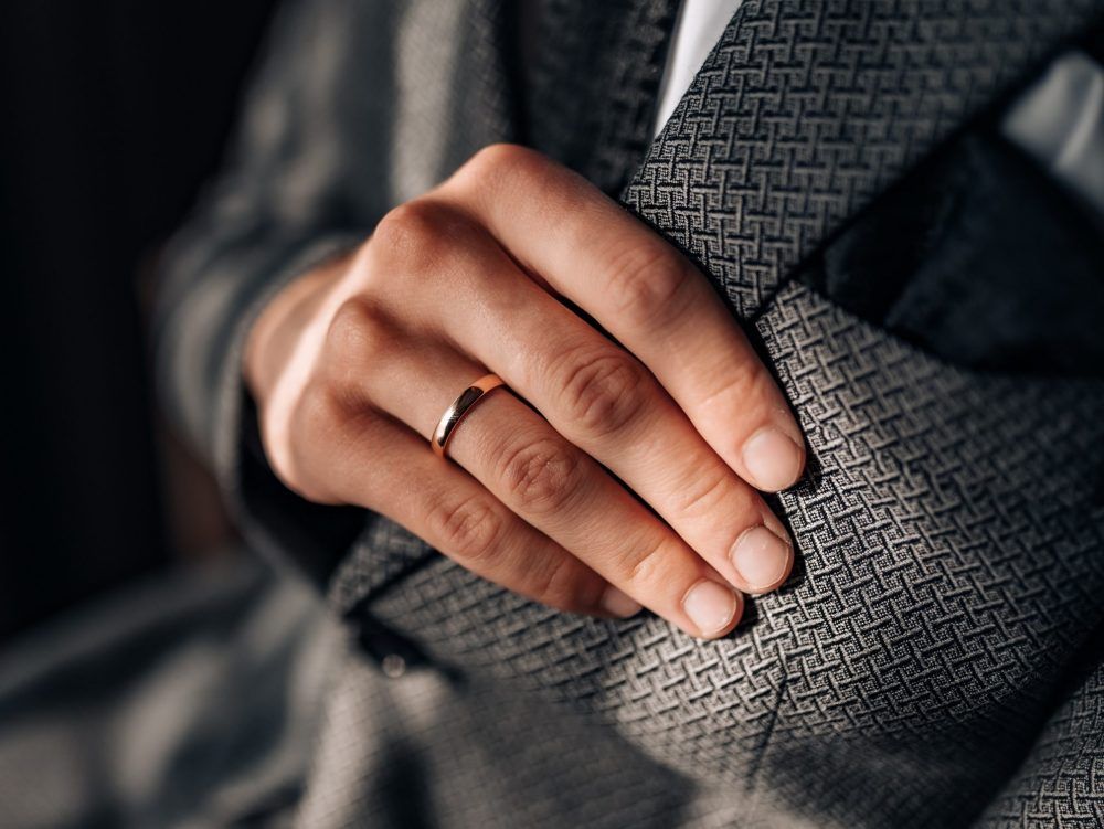 DEAR ABBY: Widower boyfriend still acknowledges wedding anniversary