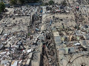 רעידות האדמה התאומות הותירו חלקים נרחבים בלה גואירה הר של הריסות. (מיגל MEDINA/POOL/AFP)
