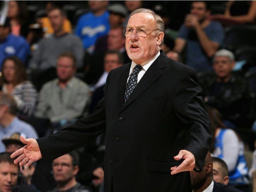 מאמן ה-NBA לשעבר, ריק אדלמן, מת בגיל 79, כך הודיע ​​איגוד מאמני הכדורסל הלאומי.