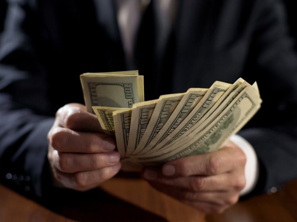 Ontario has the most billionaire families in Canada, report suggests