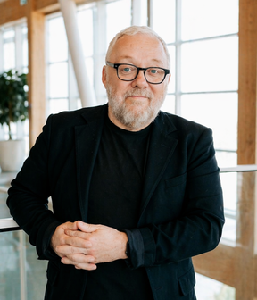 Montreal-based technology journalist, podcaster and digital media analyst Bruno Guglielminetti.