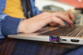 SANDISK Extreme Fit USB-C Flash Drive, Product In Situ, 17