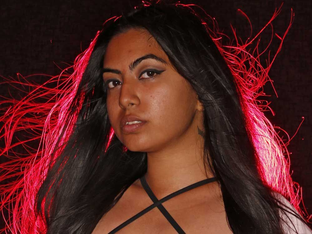 SUNshine Girl Naomi
