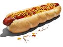 Subway Canada השיקה את ה-SubDog, נקניקיית בקר באורך רגל, עם תוספות הניתנות לבנייה.