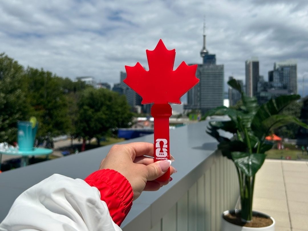 Maple‑Leaf Clapper Boosts Pride Among Canadian World Cup Fans