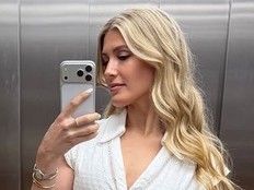 Genie Bouchard elevator selfie.
