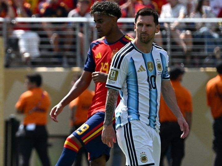 Argentina's forward #10 Lionel Messi (R) and Spain's forward #19 Lamine Yamal look on during the 2026 World Cup football tournament final match between Spain and Argentina at the New York/New Jersey Stadium in East Rutherford on July 19, 2026.