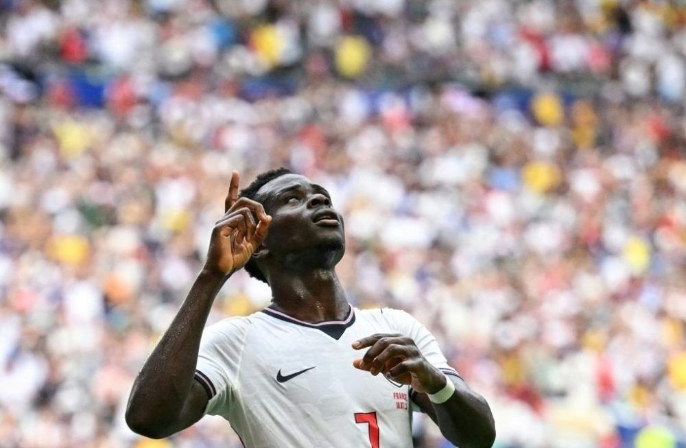 England edge France 6-4 in chaotic World Cup bronze match