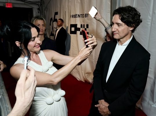 Justin Trudeau and Katy Perry Team Up for Beachside Sunscreen