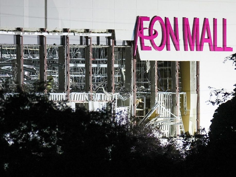 Japan's 7.1‑magnitude quake topples mall, dozens feared