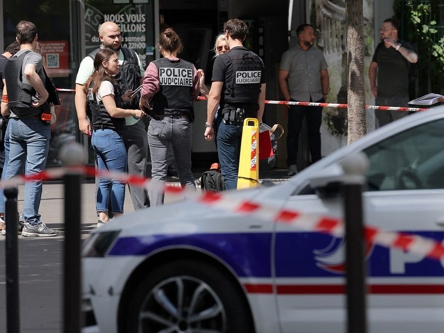 Paris knife attack injures three women, including pregnant victim