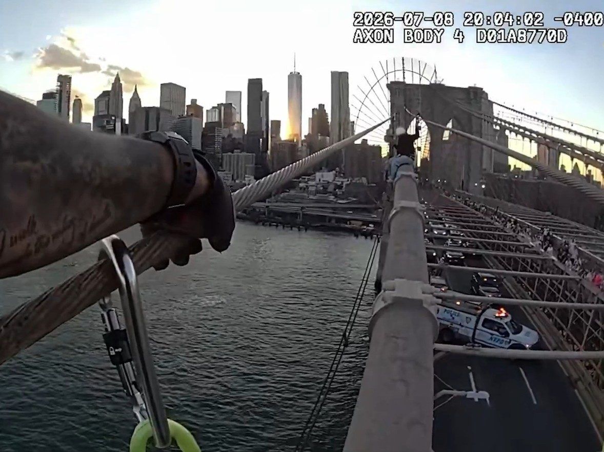 Woman scales Brooklyn Bridge prompting rescue by officers: ‘DON’T DO IT’