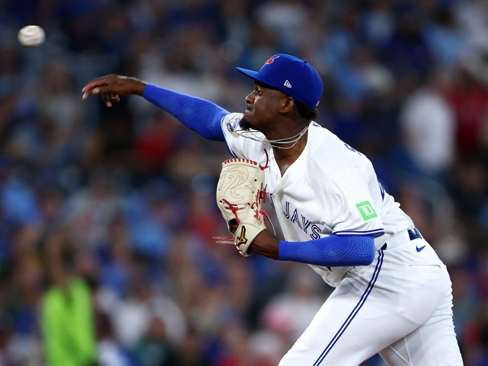 Blue Jays’ bats come to life late in beating Boston, as Toronto eyes a series sweep