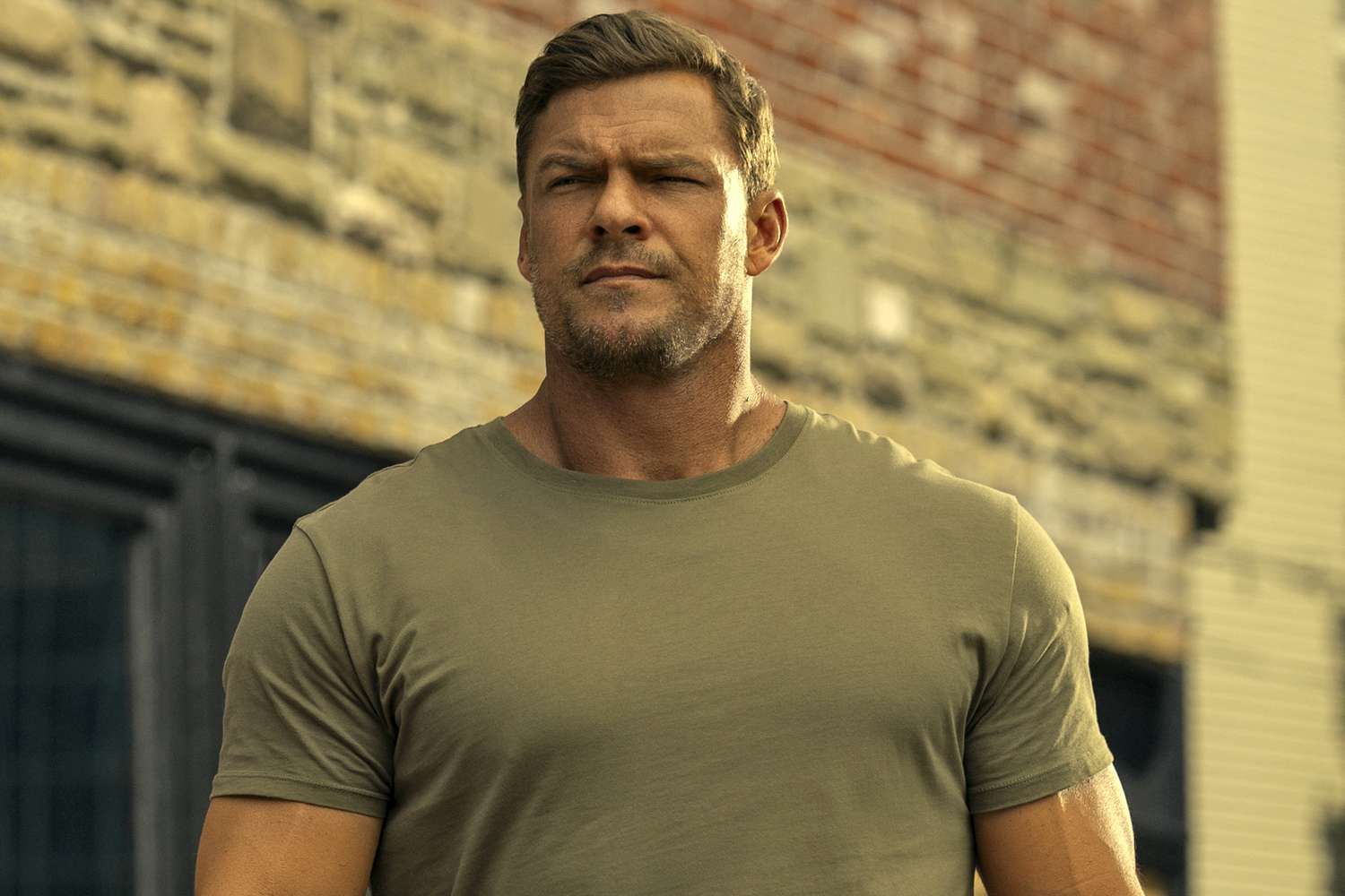 Alan Ritchson teases brutal ‘Reacher’ Season 4: ‘We go through a lot of blood’