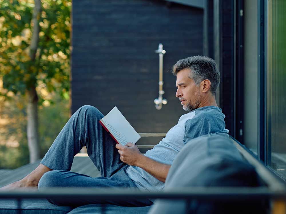 DEAR ABBY: Antisocial husband ruins all the fun