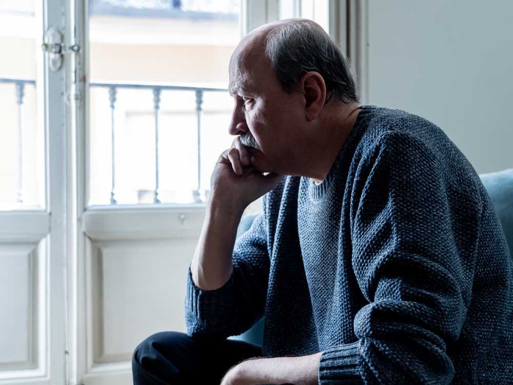DEAR ABBY: Son feels shunned by father over physical appearance
