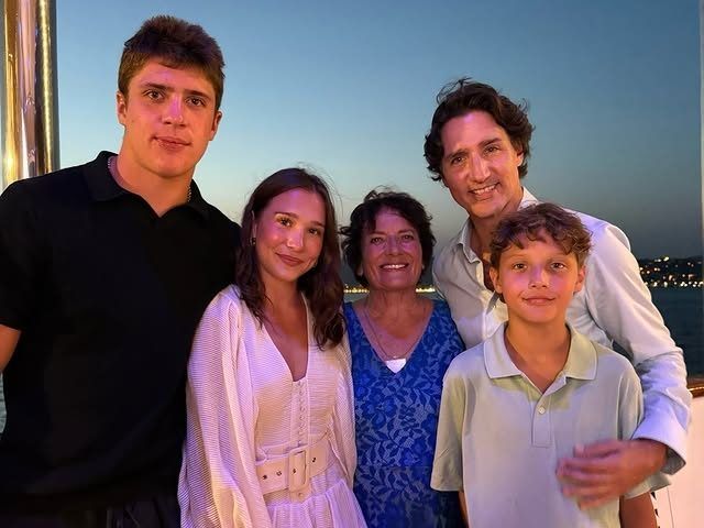 Justin Trudeau, second from right, and son Xav, daughter Ella Grace, mom Margaret and other son Hadien.