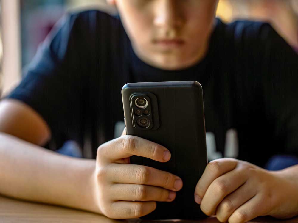 ‘Rapid growth’ in online gambling among Canadian teens is ‘concerning’: Expert