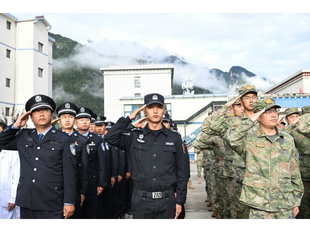 Chinese officials and paramilitary police attend a memorial service for victims of a mudslide at the Gyirong Port police station, in Tibet. (-/CNS/AFP)