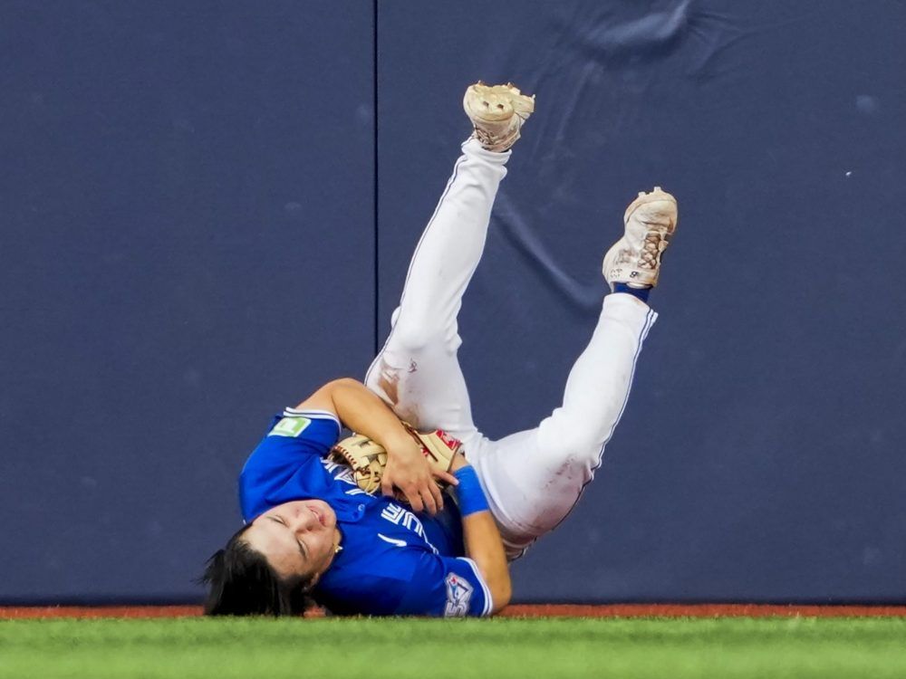 Third-inning miscues cost Blue Jays in loss to Reds