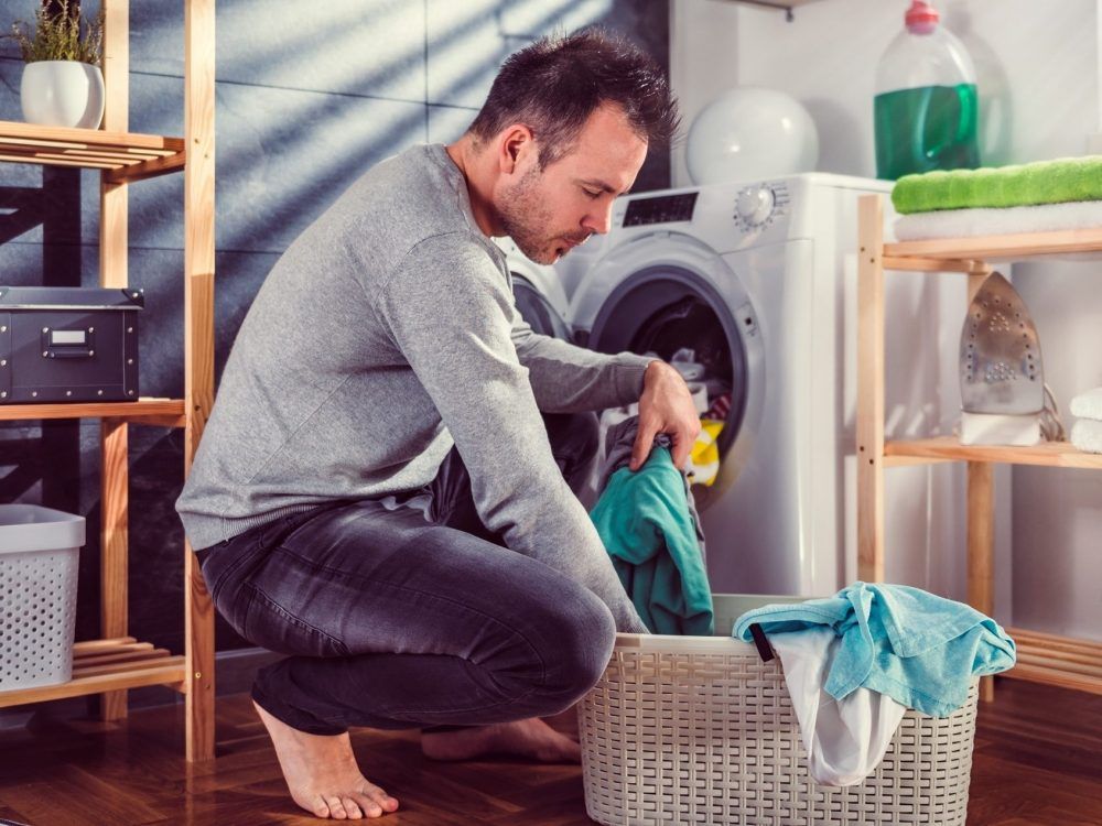 DEAR ABBY: Stay-at-home dad feels pressure to work