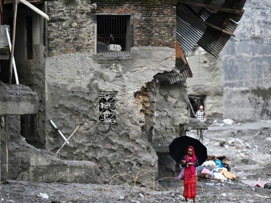 China-Nepal flood toll tops 1,000 as tunnel rescue offers last hope