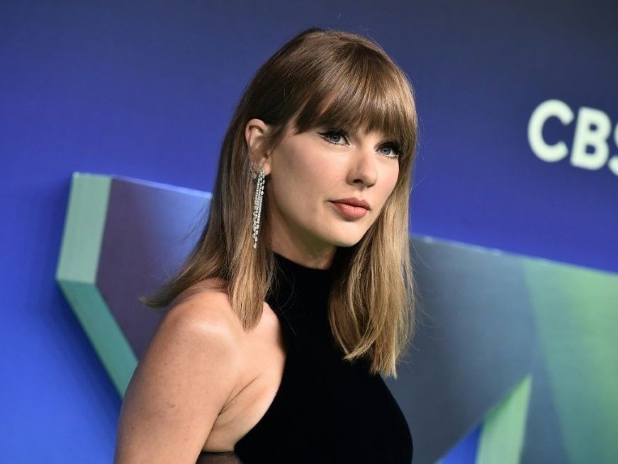 Taylor Swift sets new record at MTV VMAs